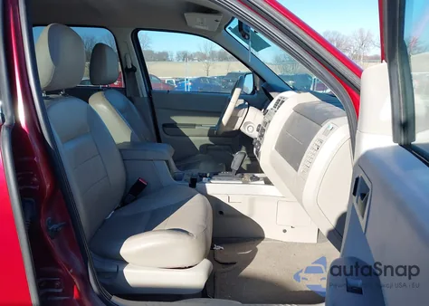 2008 Ford Escape Hybrid z USA, uszkodzony, nr VIN 1FMCU59H28KC30934